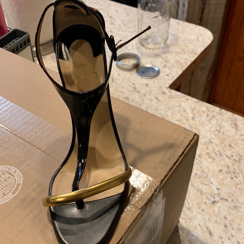 Sassy and strappy summer Christian Louboutin sandals. Size 39 1/2 (US 9 1/2)